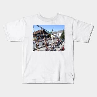 Setting up the maypole Kids T-Shirt